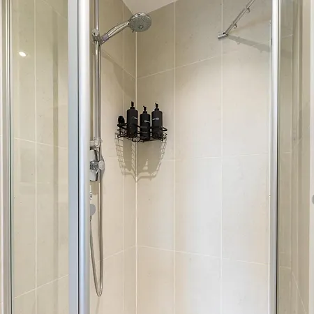 Apartment Centre 2-bed Balcony
