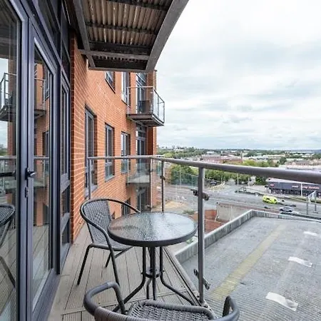 Centre 2-bed Balcony Leeds (West Yorkshire)
