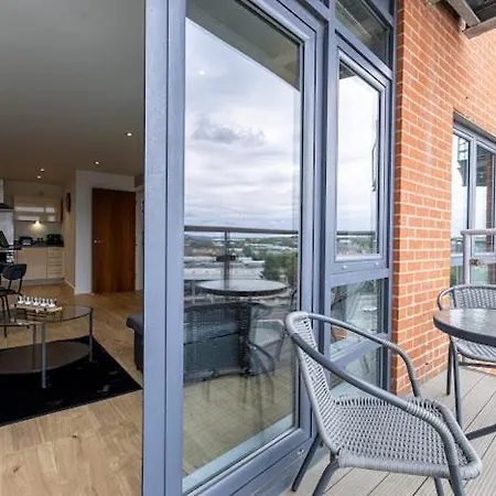 Centre 2-bed Balcony Apartment Leeds (West Yorkshire)